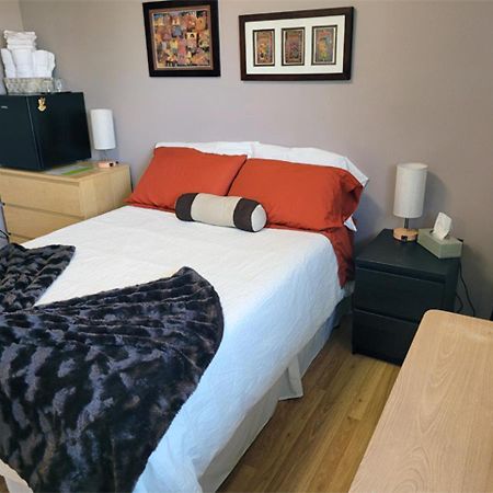 The Dewberry Homestay B&B Edmonton Exterior photo